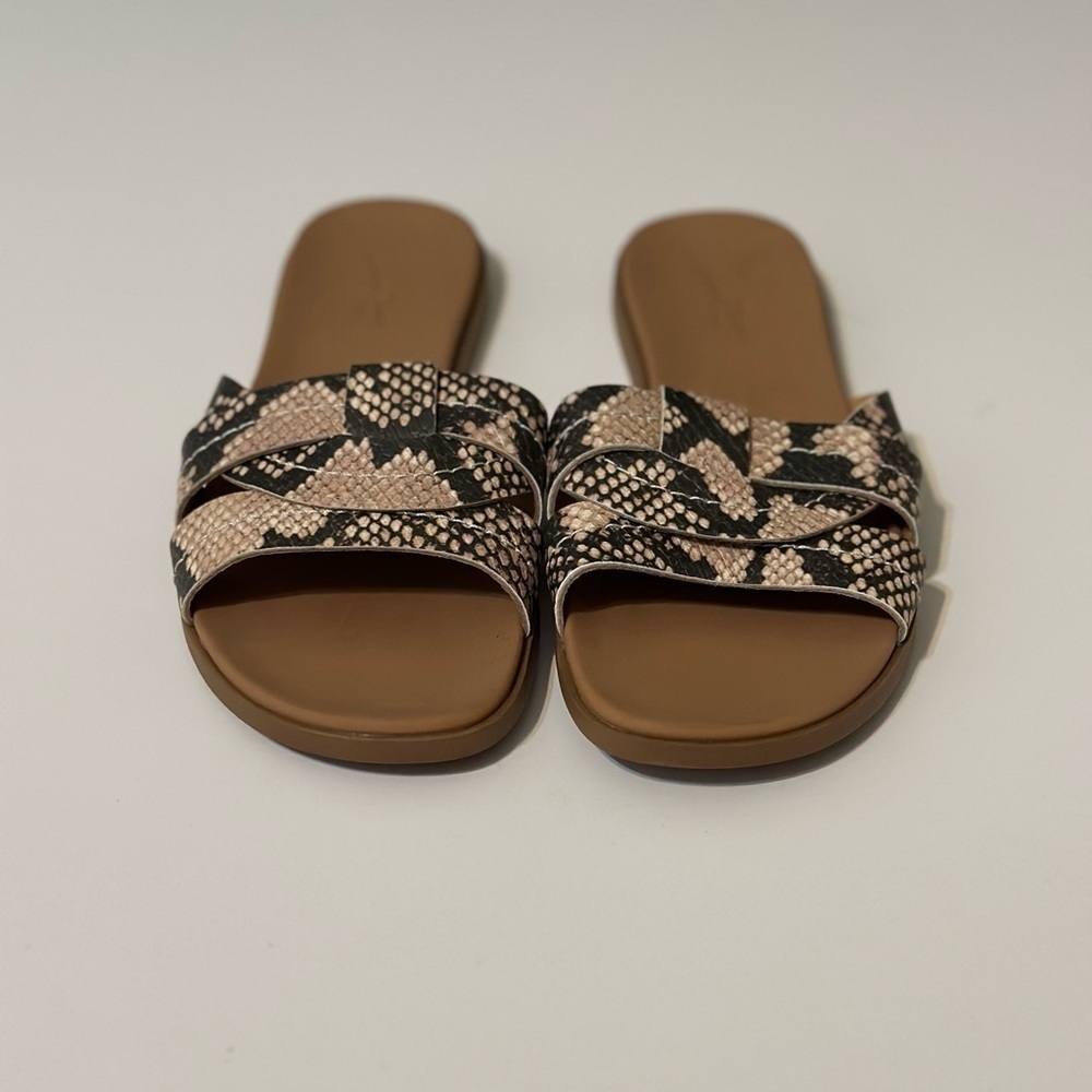 Universal Thread Snake Print Slide Sandals Size: 5.5 - Picture 4 of 5